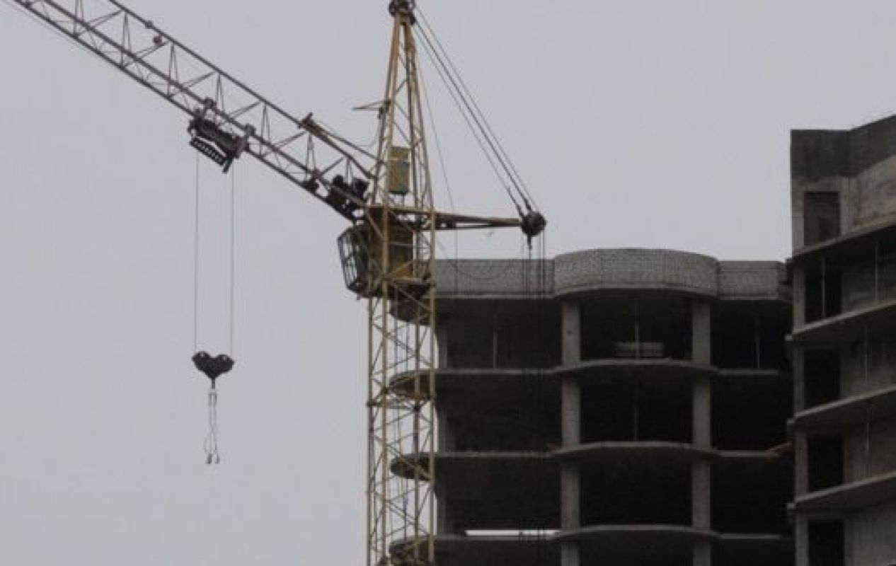 В Воронеже на стройке погиб рабочий из Таджикистана, упав с 18-метровой высоты