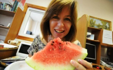 Как правильно выбрать арбуз и сколько его съесть, чтобы не отравиться?