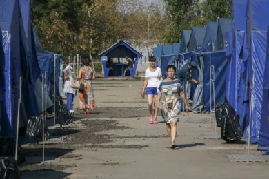 В палаточном городке для беженцев есть даже молельная комната