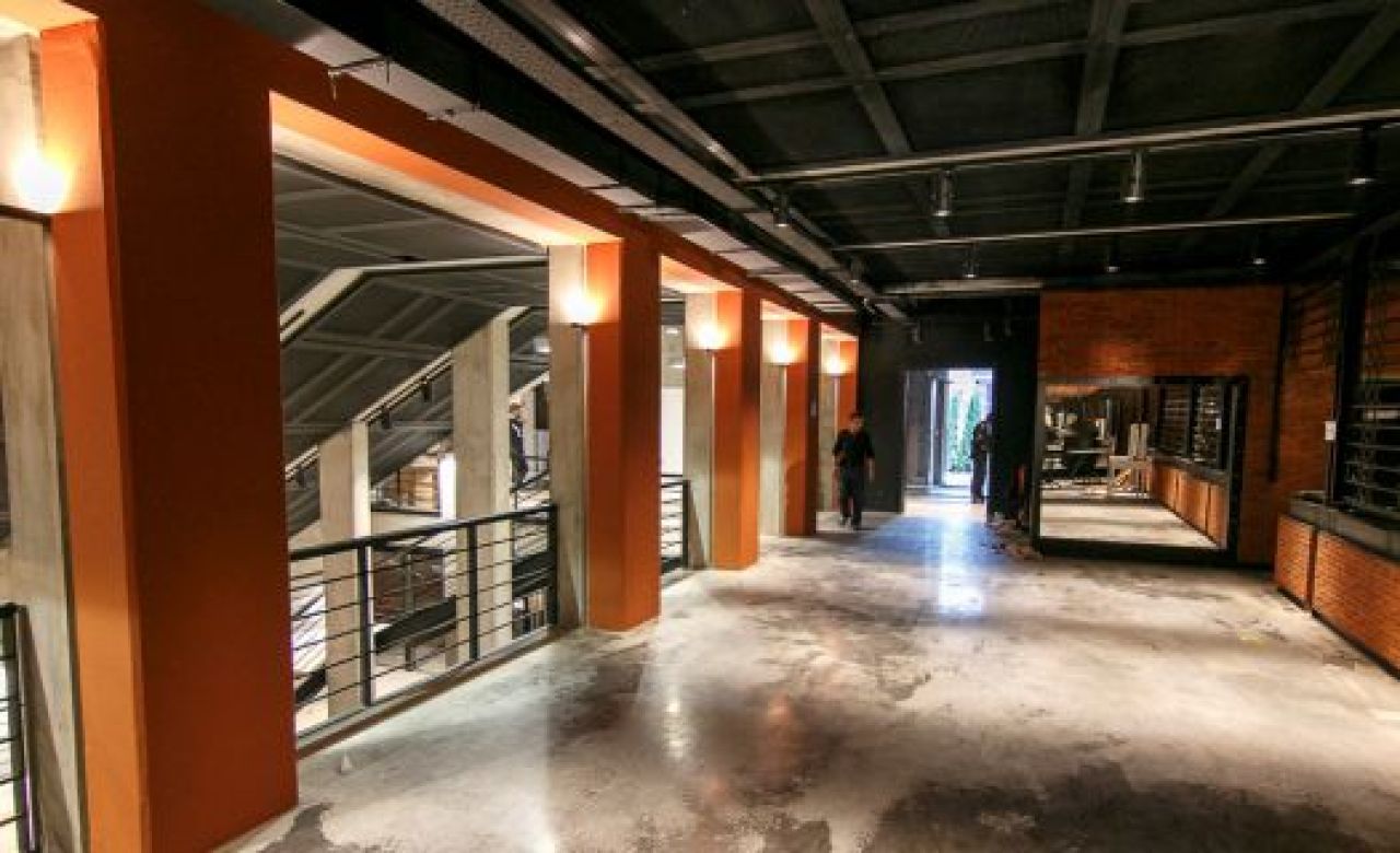 Автор нового стиля Камерного театра назвал проект «гламурным лофтом»