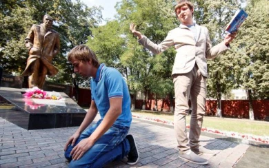 115-летие со дня рождения Платонова отметили спектаклем возле памятника писателю