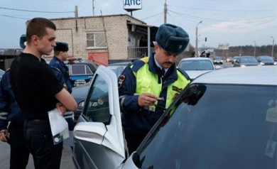 Госавтоинспекция вновь устроила на дорогах города сплошные проверки автомобилистов