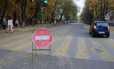 Жители ул. Карпинского собираются перекрыть живой цепью проезд машинам через двор