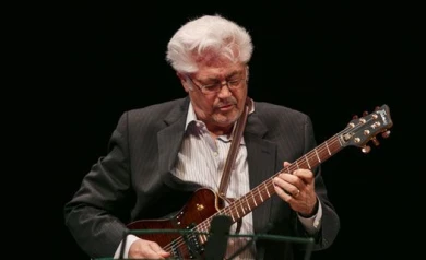 Американский гитарист Ларри Кориелл хочет привести в Воронеж свою оперу по мотивам «Войны и мира»