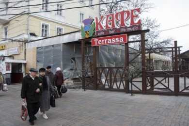 В Воронеже на проспекте Революции возводят незаконную пристройку