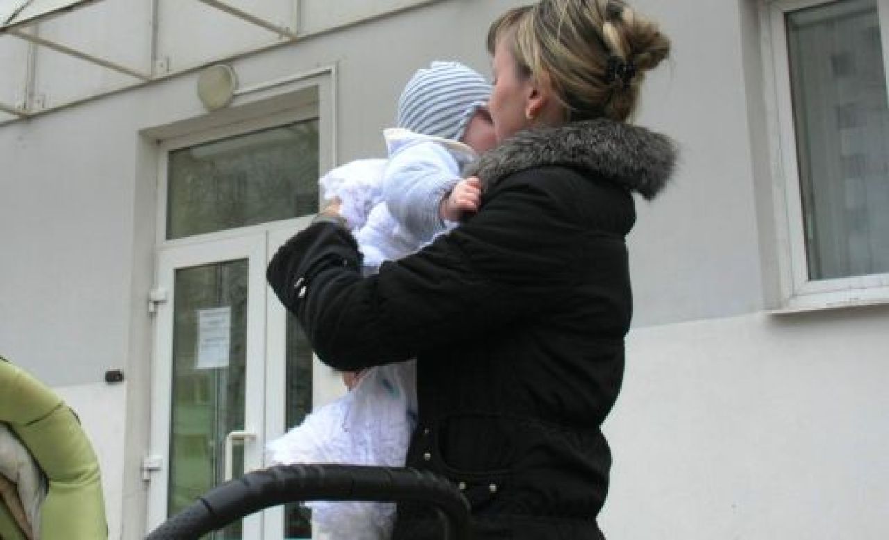 В Воронеже 22-летняя мать, успокаивая сына, ударила его головой об батарею