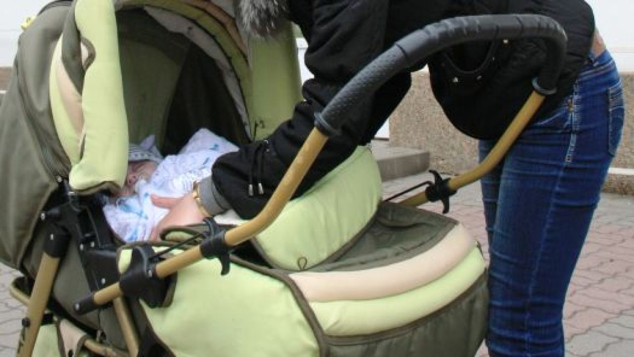 В Воронеже 56-летняя женщина пыталась задушить подушкой своего 6-месячного внука