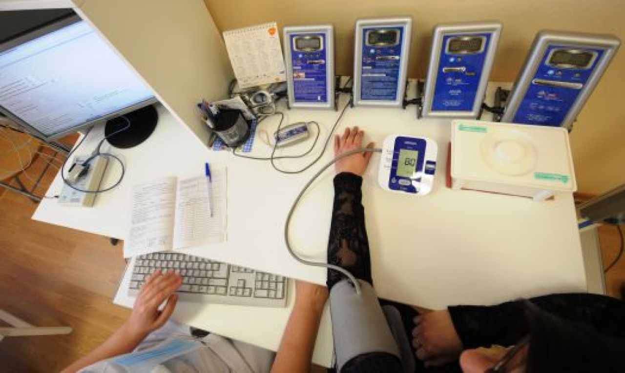 Пенсионерку, пытавшуюся задушить внука, хотят проверить на вменяемость