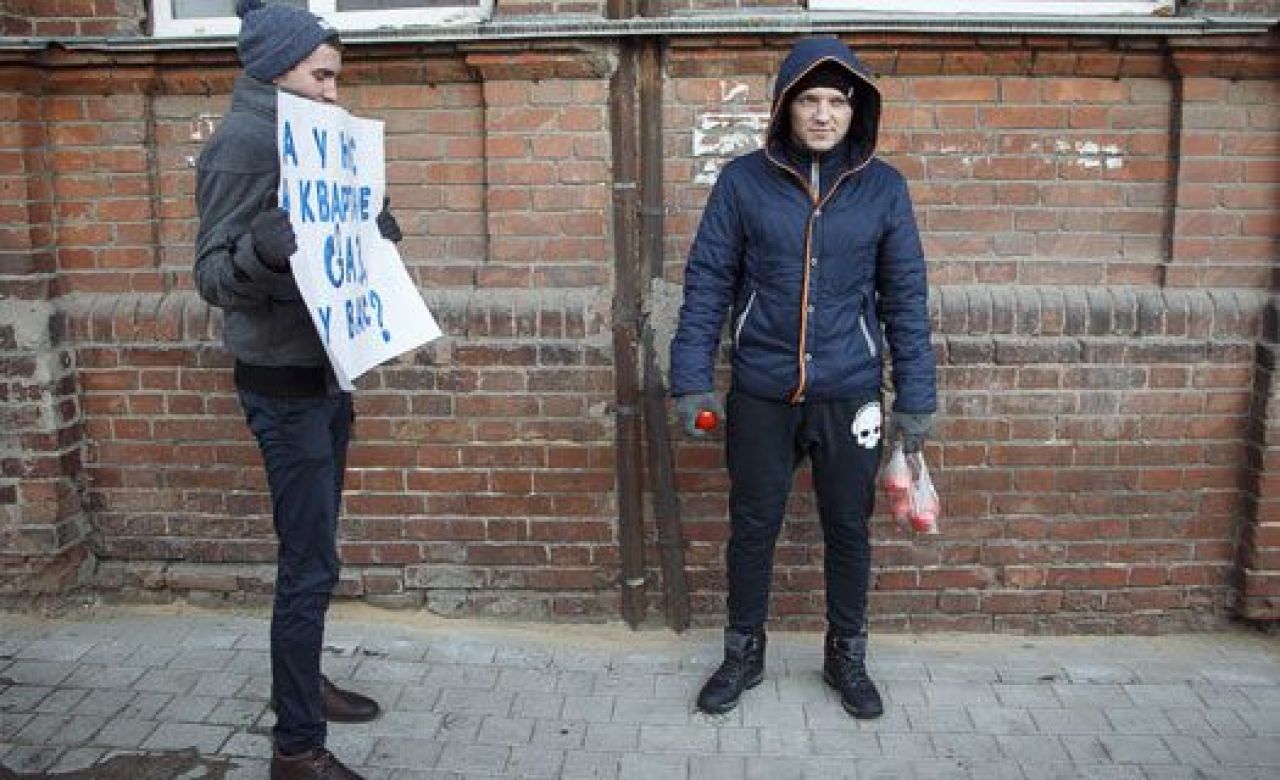 Посла Евросоюза у воронежского Дома прав человека встретили пикетчики