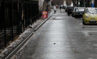 В Воронеже все тротуары во льду — люди сидят в очередях в травмпунктах