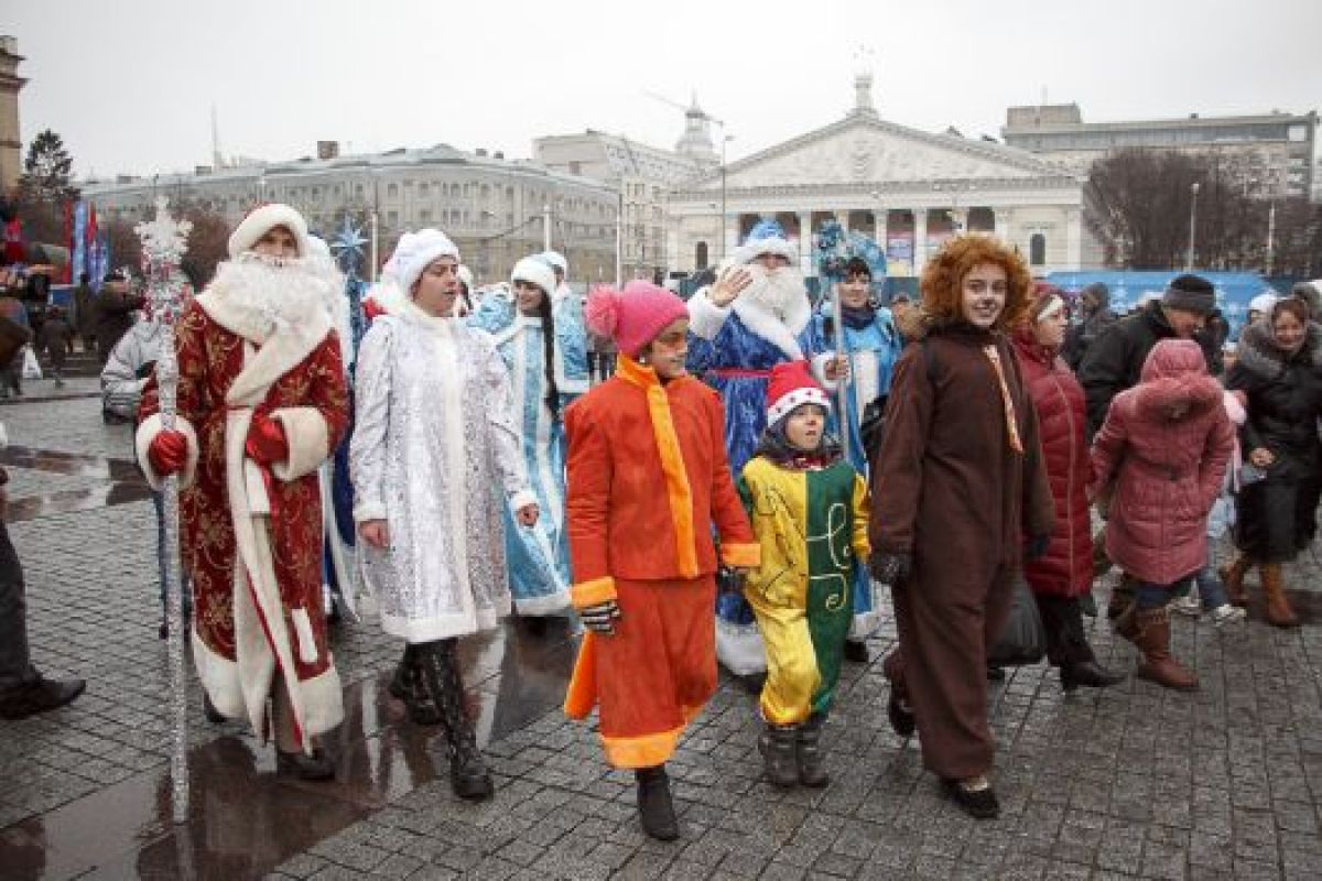 На парад Дедов Морозов пришли татарский Кыш Бабай и Кощей Бессмертный