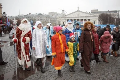 На парад Дедов Морозов пришли татарский Кыш Бабай и Кощей Бессмертный