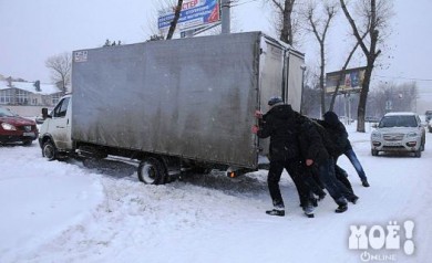 В Воронеже больше 150 коммунальных машин борются со снежной стихией