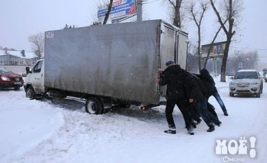 В Воронеже больше 150 коммунальных машин борются со снежной стихией