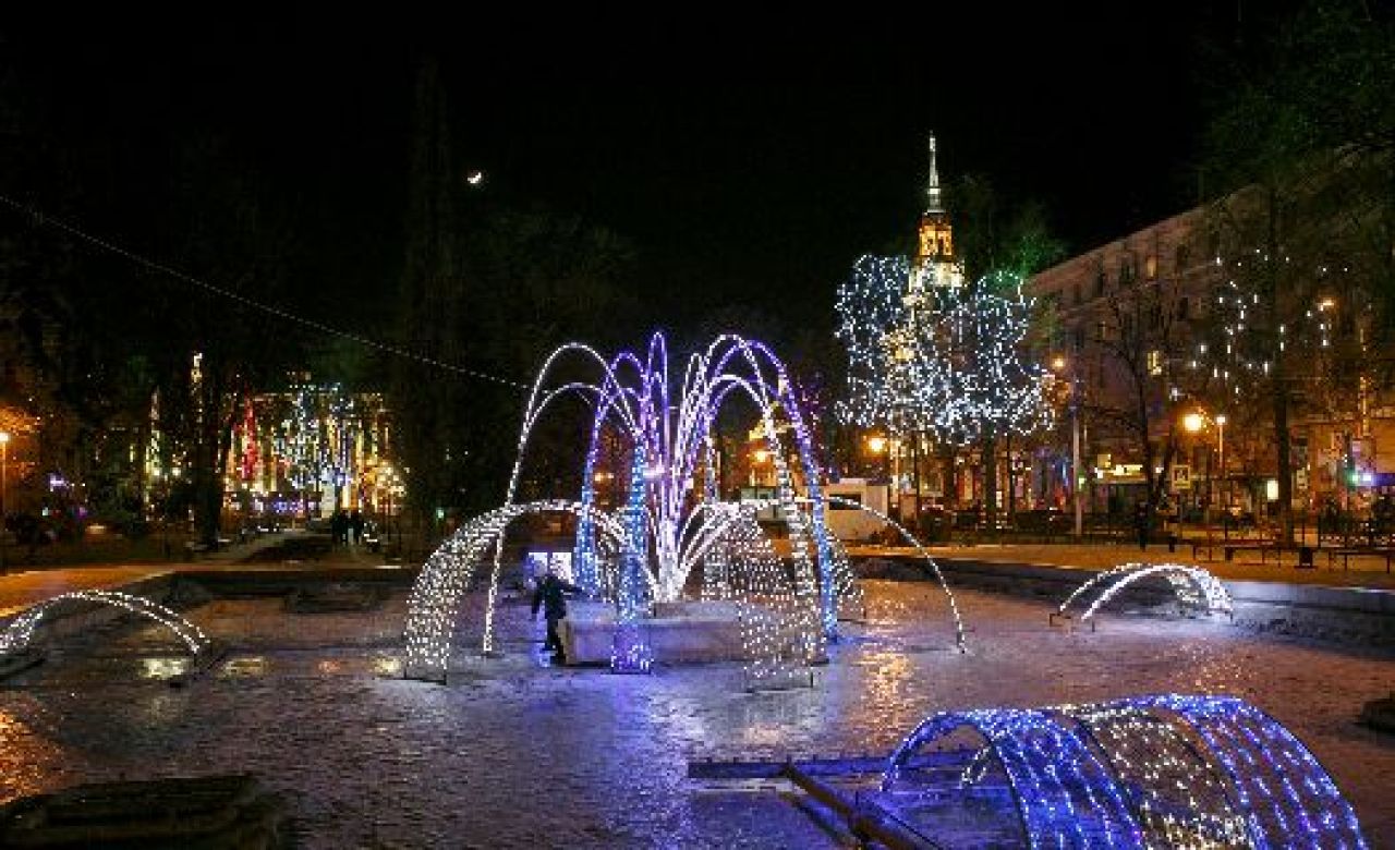 В Воронеже новогодние подсветки и гирлянды будут украшать улицы до февраля