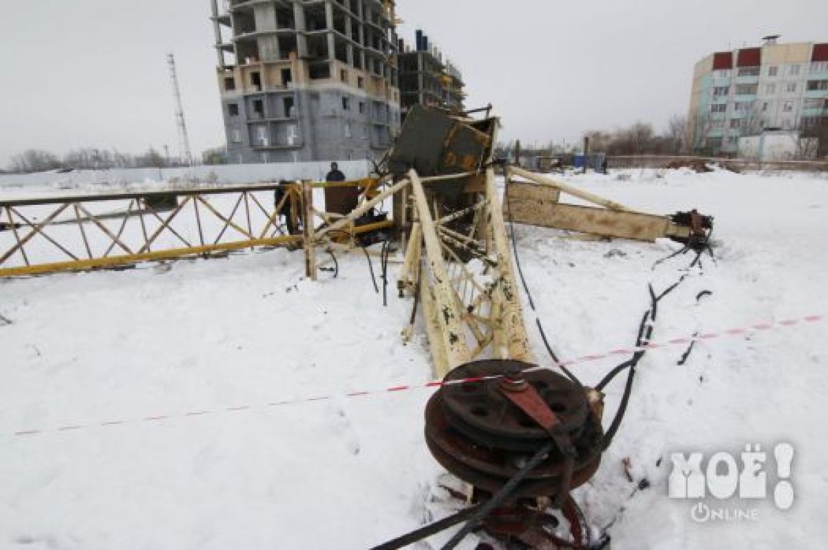 Очевидцы трагедии на стройке: "Кран не смог остановиться"