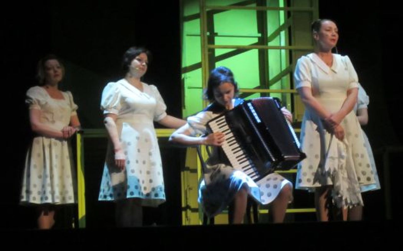 В воронежском драмтеатре показали антивоенный спектакль "Ворон"