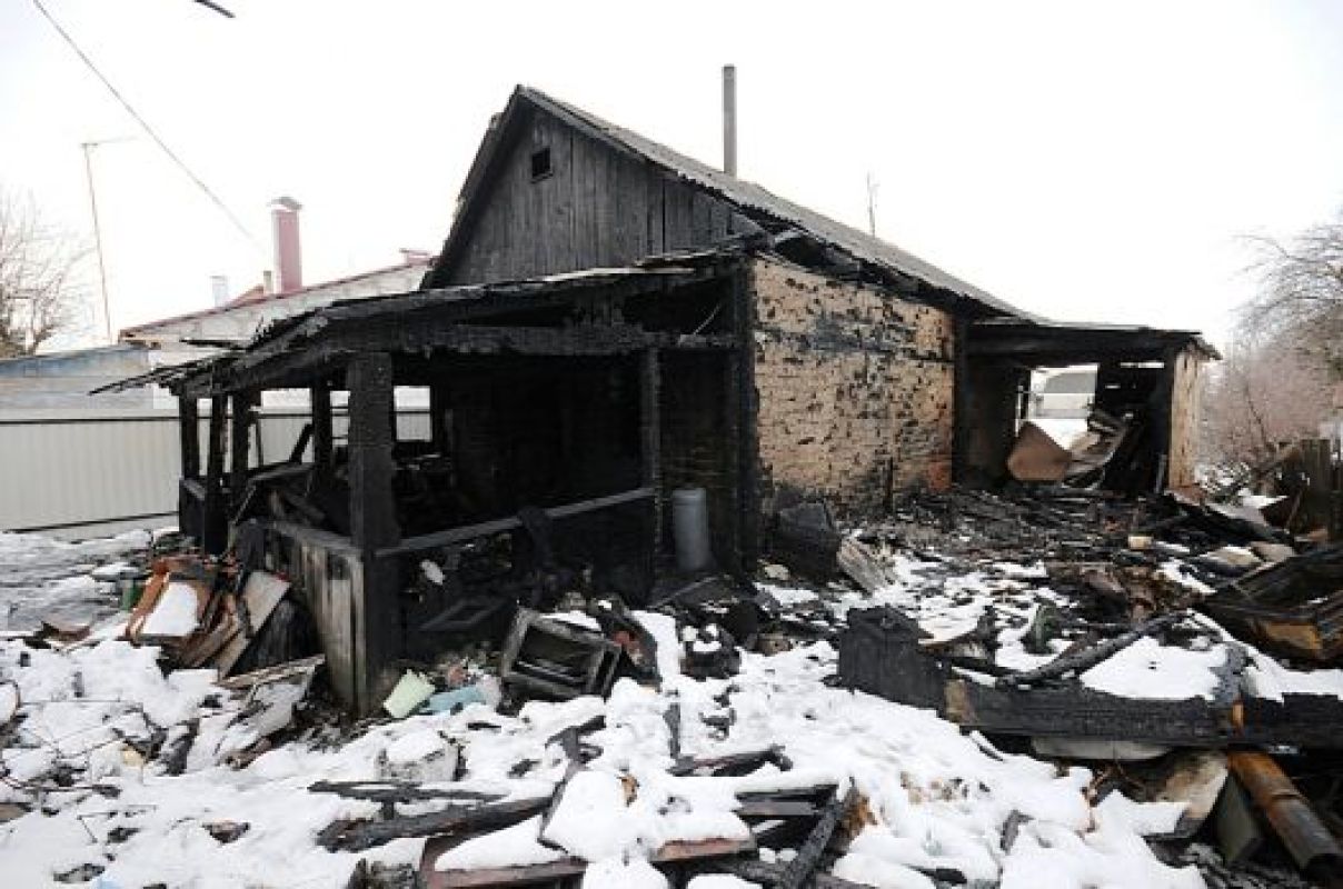 Фото сгоревшего дома, в котором погибли 5 человек