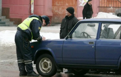 В Воронеже пьяный водитель избил остановившего его сотрудника ДПС