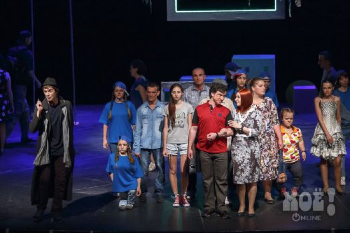 Воронежцев просят подарить ненужные вещи для нового спектакля