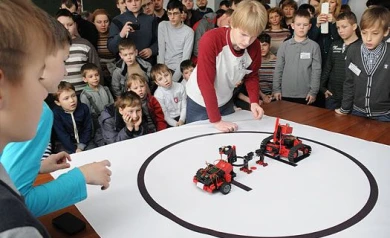 В Воронеже на фестивале робототехники «РобоАрт» показали машину времени