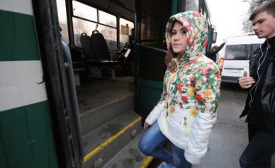 В Воронеже девушка потеряла сознание от удара током в троллейбусе