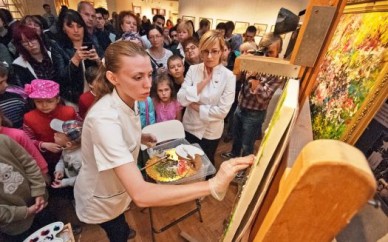 В музее Крамского воронежцы нарисовали картину на шоколаде королевской глазурью