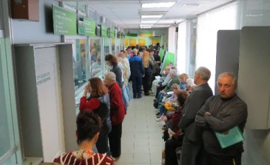 Почему в Воронеже выстроились огромные очереди к терминалам 