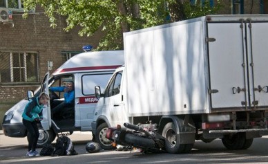 На улице Лидии Рябцевой мотоциклист влетел под поворачивающую «ГАЗель»