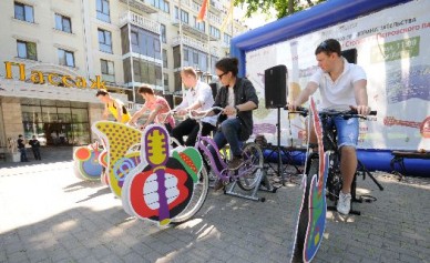 В Воронеже играет оркестр из велосипедов