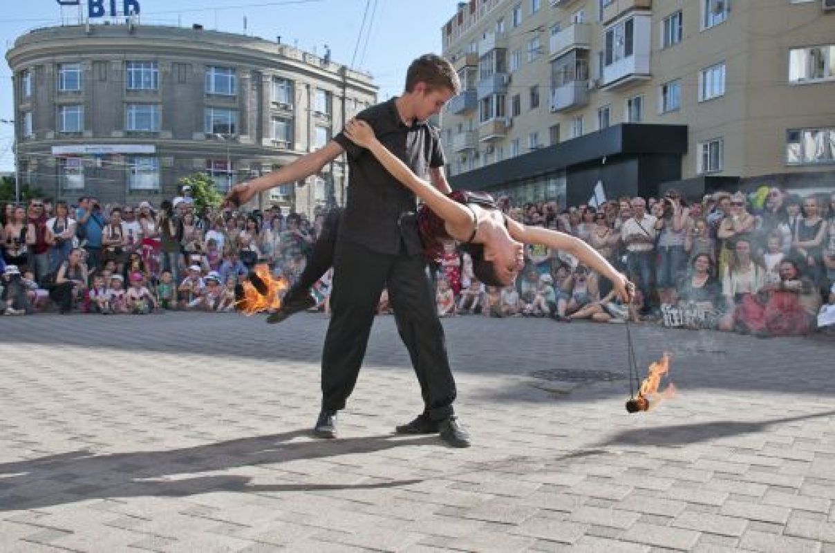 На карнавальное шествие «Парад талантов» собрались сотни воронежцев