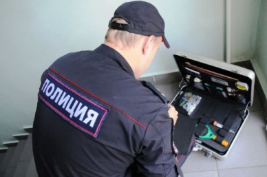 Разбойники в масках напали на мужчину в подъезде и забрали 7 млн рублей