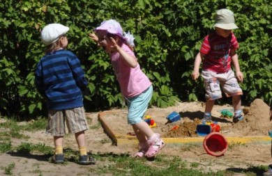 В Воронеже на детской площадке две мамы с детьми устроили жестокую драку