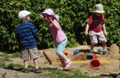 В Воронеже на детской площадке две мамы с детьми устроили жестокую драку