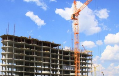 В Воронеже на стройке с 12 этажа сорвался рабочий