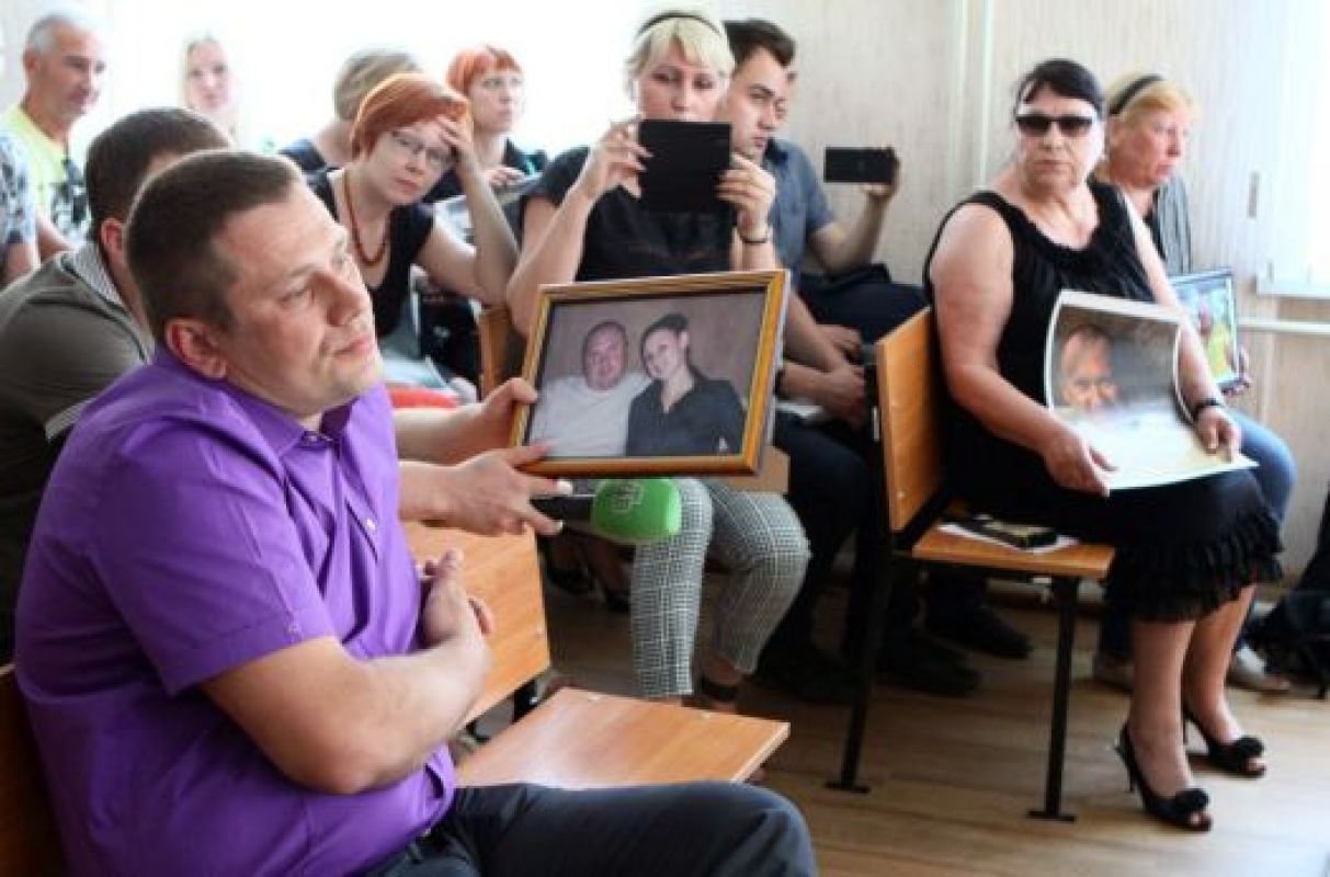 Михаил попов в фиолетовой рубашке