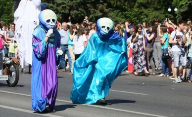 По проспекту Революции прошли смерть, палачи и люди без голов