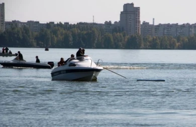 В Воронеже мужчина утонул в водохранилище, выпрыгнув с движущегося катера