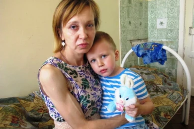 Воронежцы объединились, чтобы отремонтировать квартиру матери-одиночке, у которой отобрали ребёнка