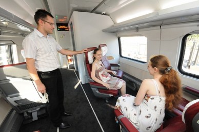 В двухэтажном поезде Воронеж - Москва кресла будут поворачиваться по ходу движен...