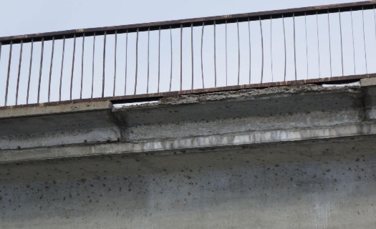 В Воронеже под камнепад Северного моста попал очередной автомобилист