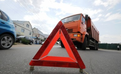 Под Воронежем перевернулся грузовик