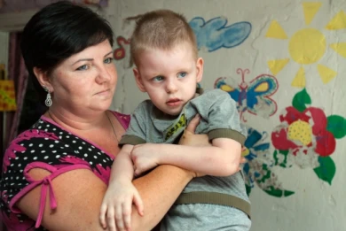 Двухлетнему мальчику из многодетной семьи необходимо на лечение 200 тысяч рублей