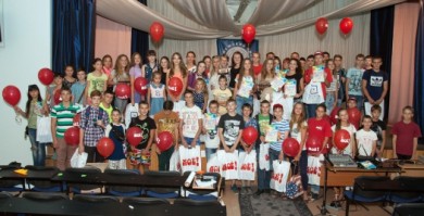 За лето юные газетчики на помощь нуждающимся детям передали 195 тысяч рублей