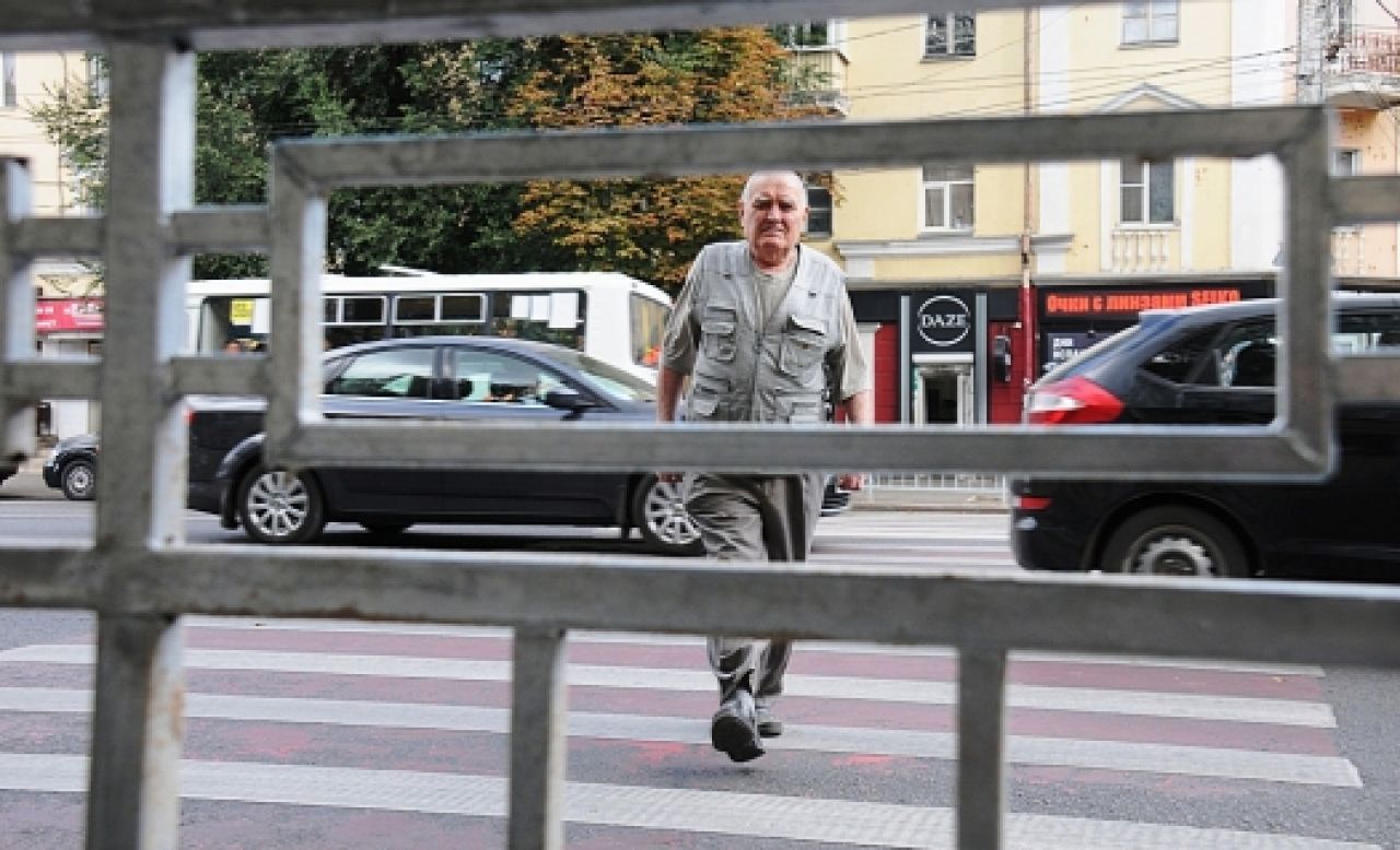 На улице Плехановской закрыли пешеходный переход