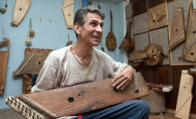 В Воронеже в «Музее забытой музыки» учат играть на гудочках, цимбалах и калюках