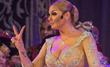 В Воронеже на вопрос о торте с церковной свечой Анастасия Волочкова ответила нец...