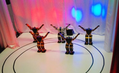 На «Планете роботов» перед воронежцами выступает «Роботеатр»