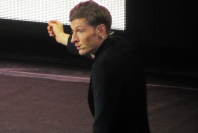 В Воронеже Павел Воля попросил не снимать его концерт из-за нецензурной лексики