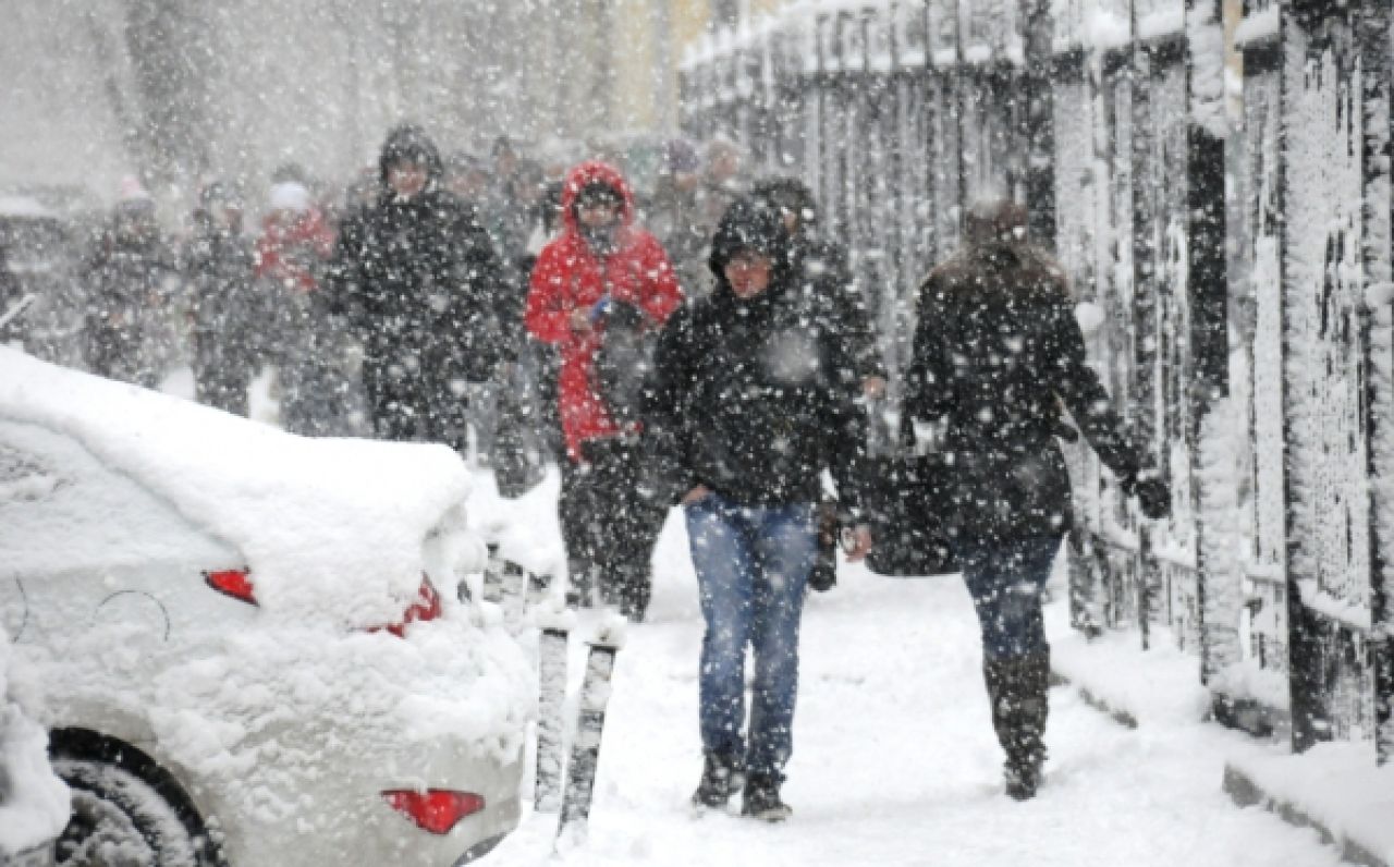 Метель в Воронеже спровоцировала 9-балльные пробки на дорогах